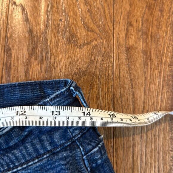 Nine West dark wash blue 5” raw hem shorts size 6 - Picture 4 of 8